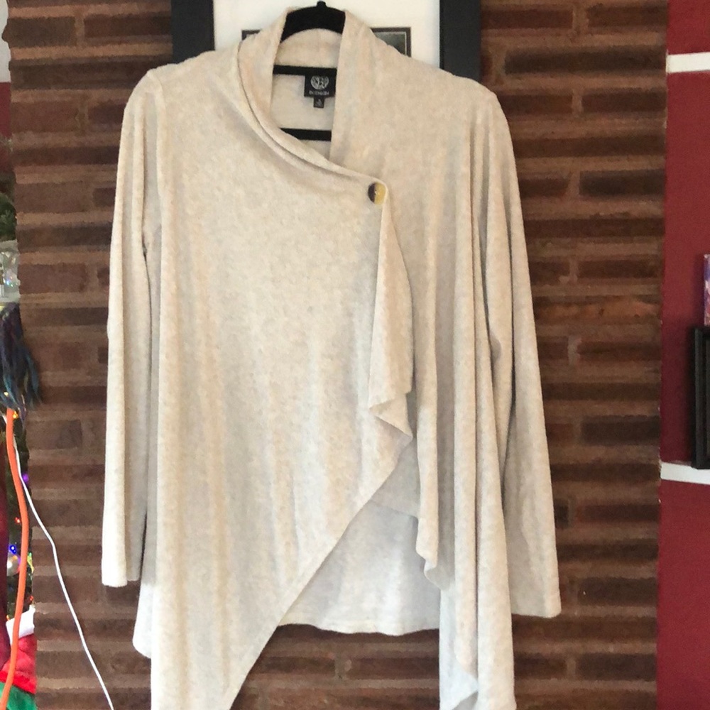 Bobeau draped cardigan with tortoise button. GUC